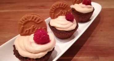 Lotus Biscoff cupcakes s penou